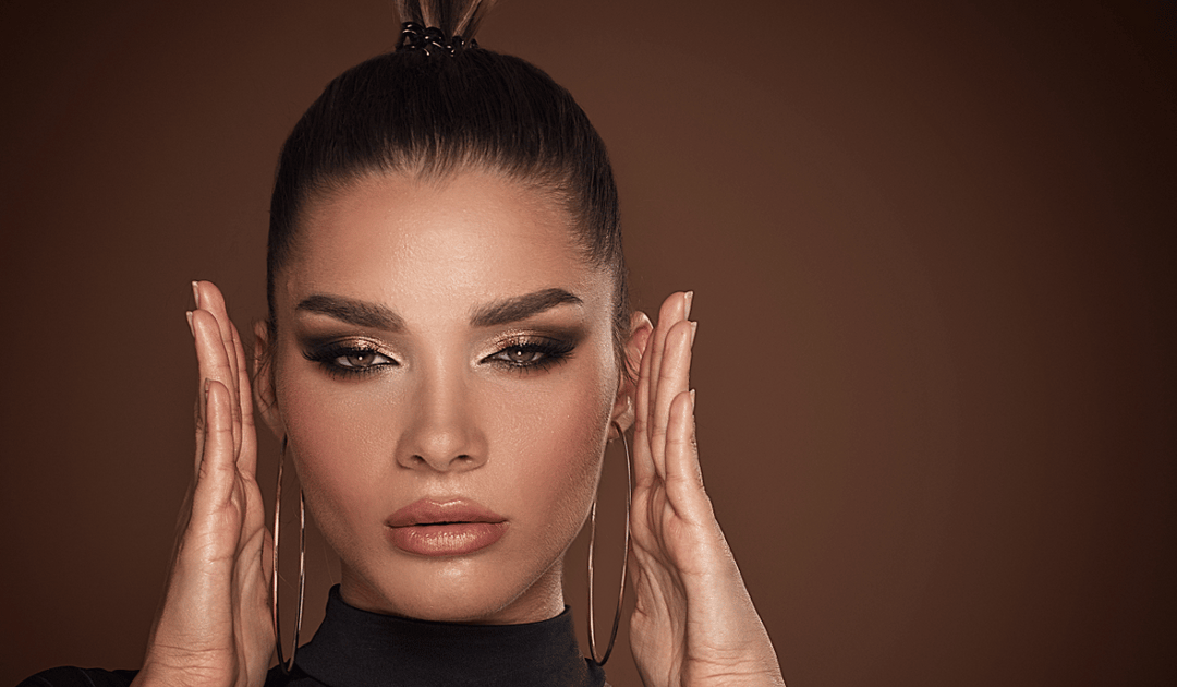 Machiaj cu auriu perfect: ghid pas cu pas de la makeup artisti